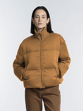 Короткий пуховик с вязаной стойкой и утеплителем пух/перо