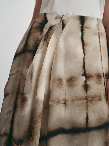 Юбка с асимметричным низом