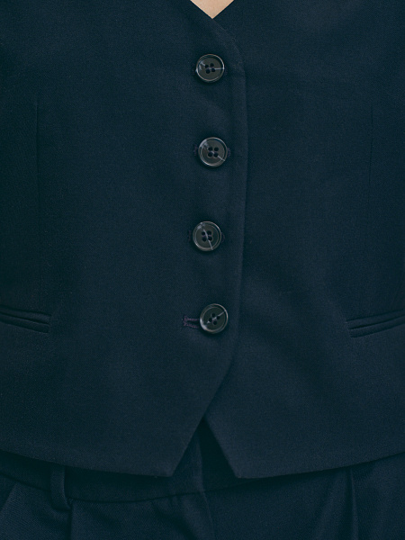 Классический костюмный укороченный жилет