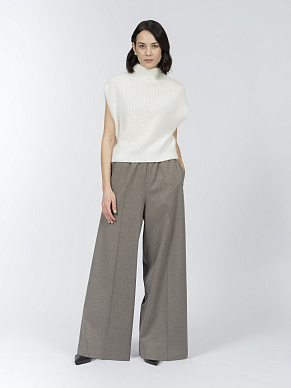 Вязаный жилет с мягкой ангорой