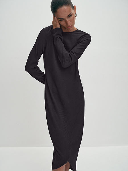 Платье миди с эффектным вырезом на спине