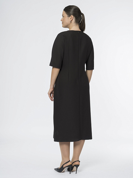 Силуэтное черное платье