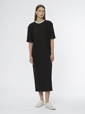 Прямое трикотажное платье