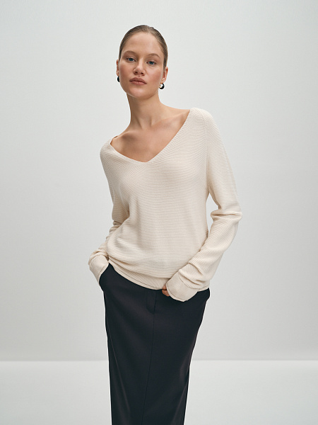 Вязаный тонкий однотонный джемпер