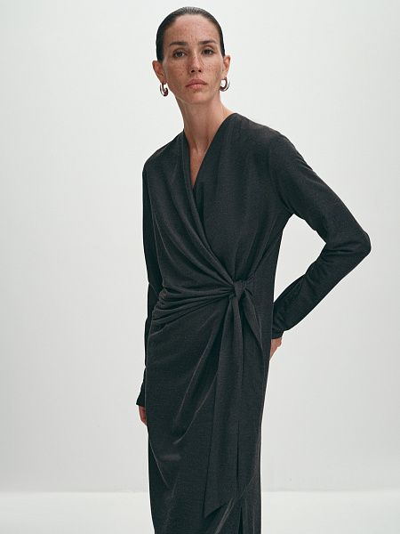 Трикотажное платье на запах