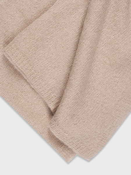 Вязаный палантин с мохером