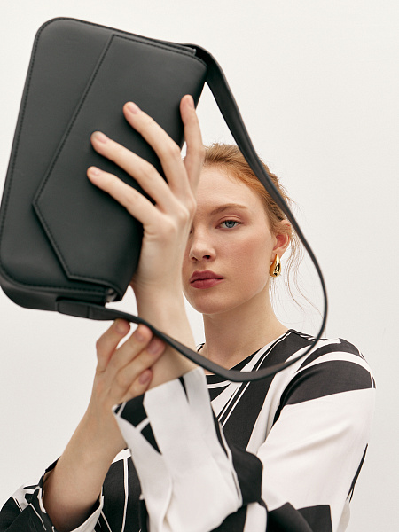 Асимметричная сумка черная