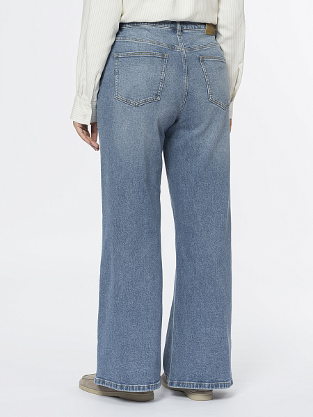 Широкие джинсы