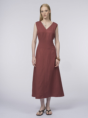 Приталенное платье изо льна