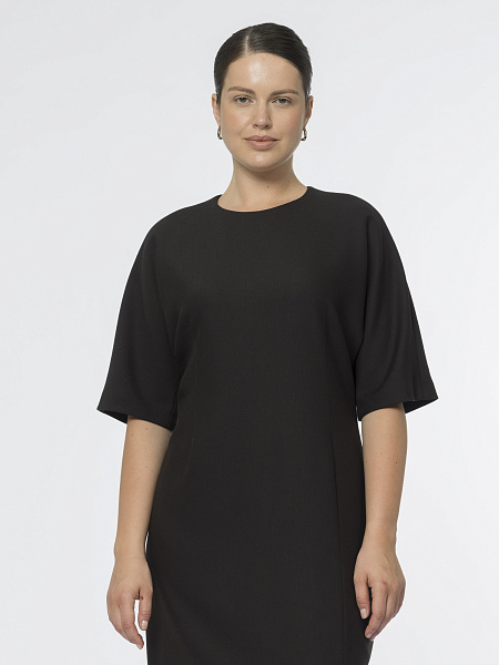 Силуэтное черное платье