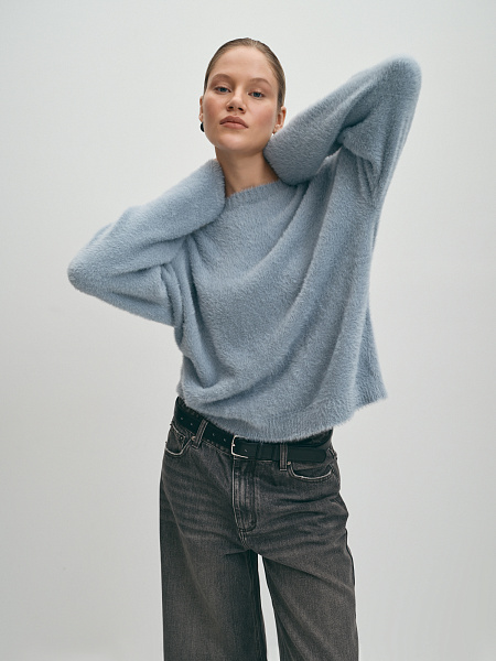 Вязаный пушистый джемпер