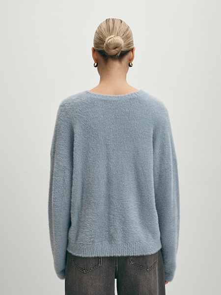 Вязаный пушистый джемпер