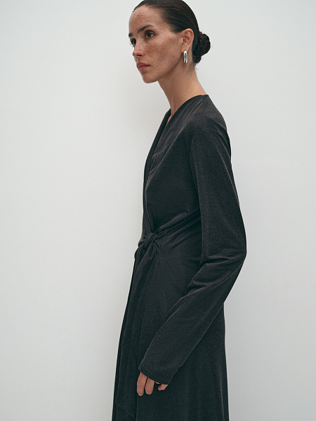 Трикотажное платье на запах