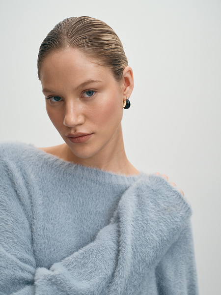 Вязаный пушистый джемпер