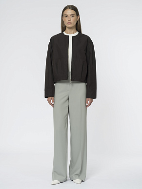 Короткая куртка оригинального кроя