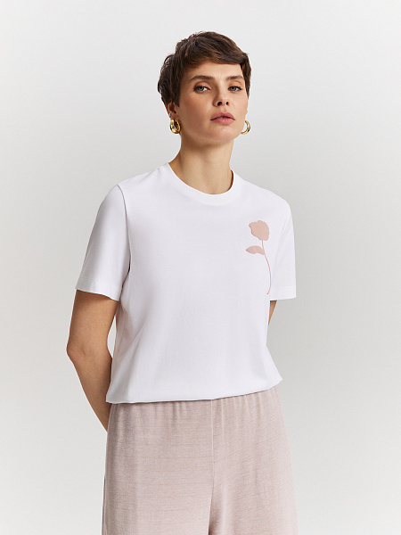 Футболка с минималистичным принтом 