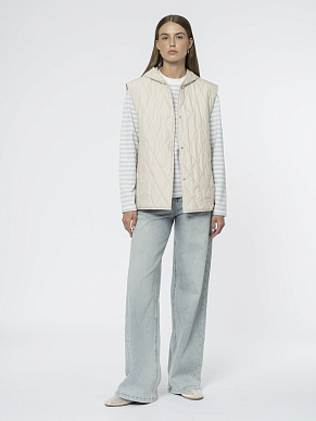 Стеганый жилет с капюшоном