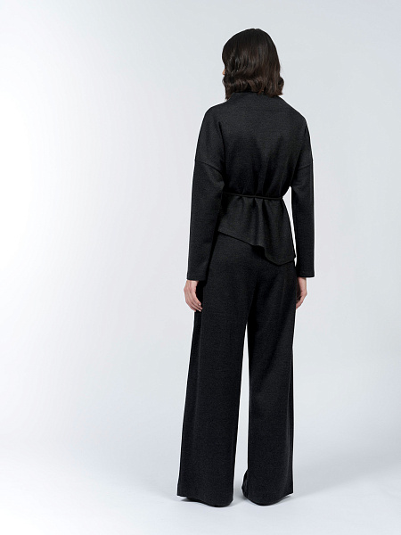 Блуза с цельнокроеной стойкой и асимметричным низом