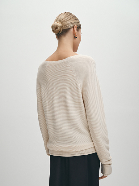 Вязаный тонкий однотонный джемпер