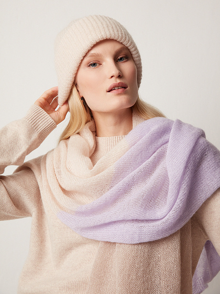 Шапка вязаная молочного  оттенка
