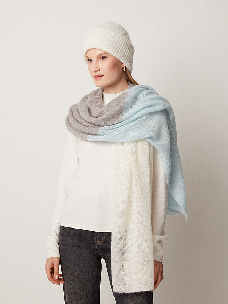 Шапка вязаная белого оттенка