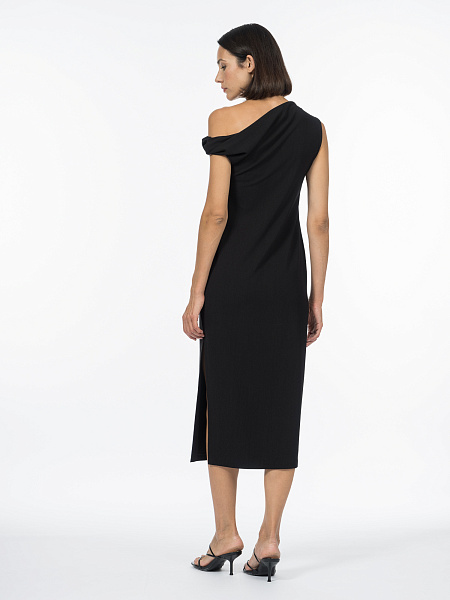 Платье с дизайнерским вырезом горловины