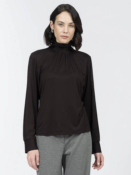 Водолазка с драпировкой из вискозного трикотажа
