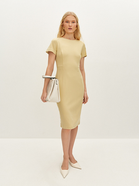 Платье-футляр с коротким рукавом