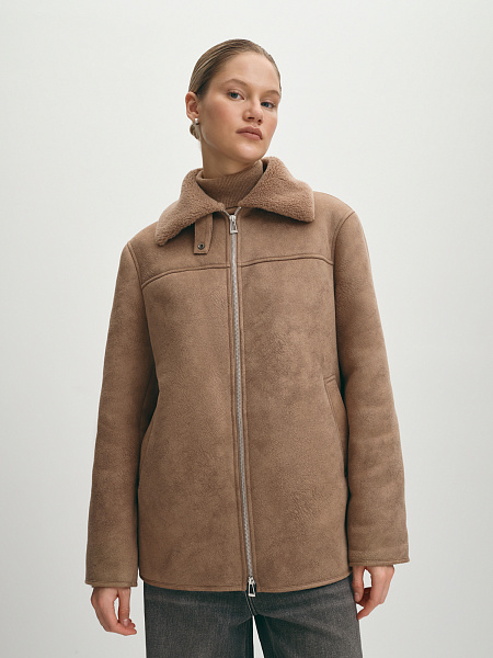 Короткая теплая дубленка на молнии