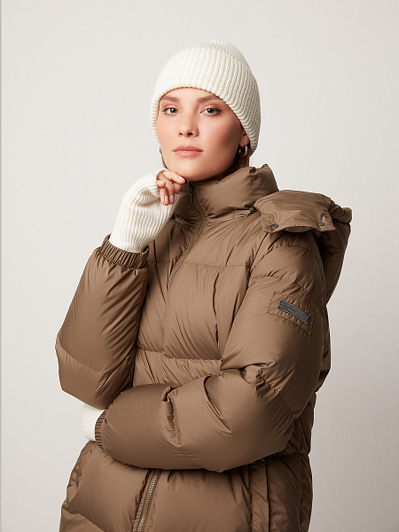 Шапка вязаная молочного оттенка