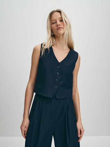 Классический костюмный укороченный жилет