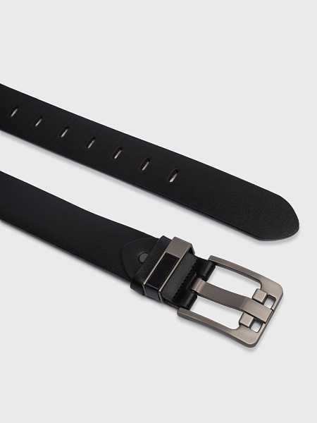 Черный кожаный ремень