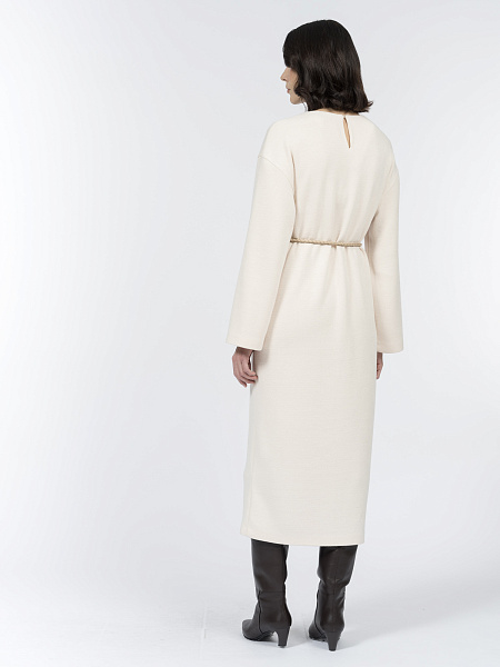 Прямое трикотажное платье с ремнем