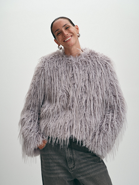 Короткая демисезонная шуба из искусственного меха