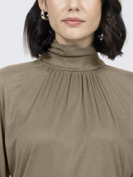 Водолазка с драпировкой из вискозного трикотажа