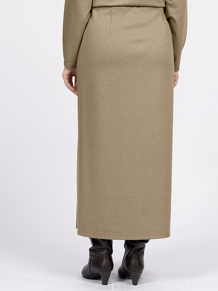 Прямая юбка с эффектным разрезом