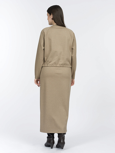 Прямая юбка с эффектным разрезом