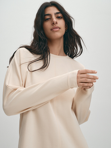 Прямое трикотажное платье