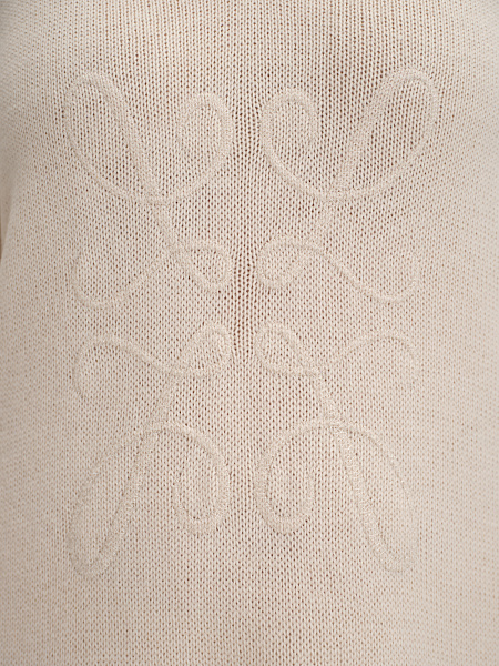 Вязаное платье с вышивкой