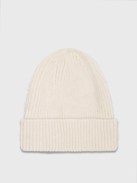 Шапка вязаная молочного оттенка