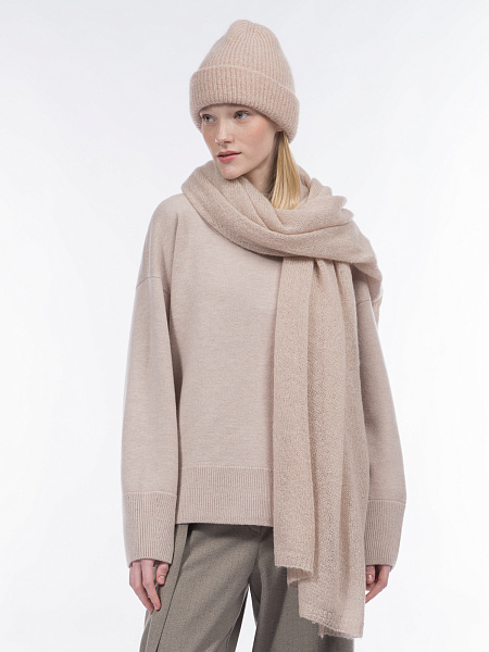 Вязаный палантин с мягкой шерстью