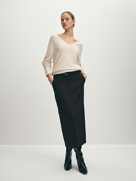 Вязаный тонкий однотонный джемпер